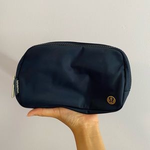 Lululemon true navy everywhere belt bag